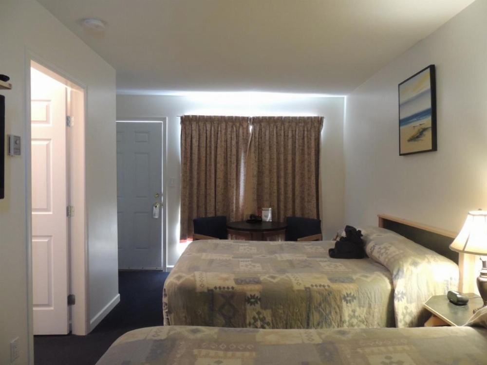 100 Mile Motel & RV Park Image 10