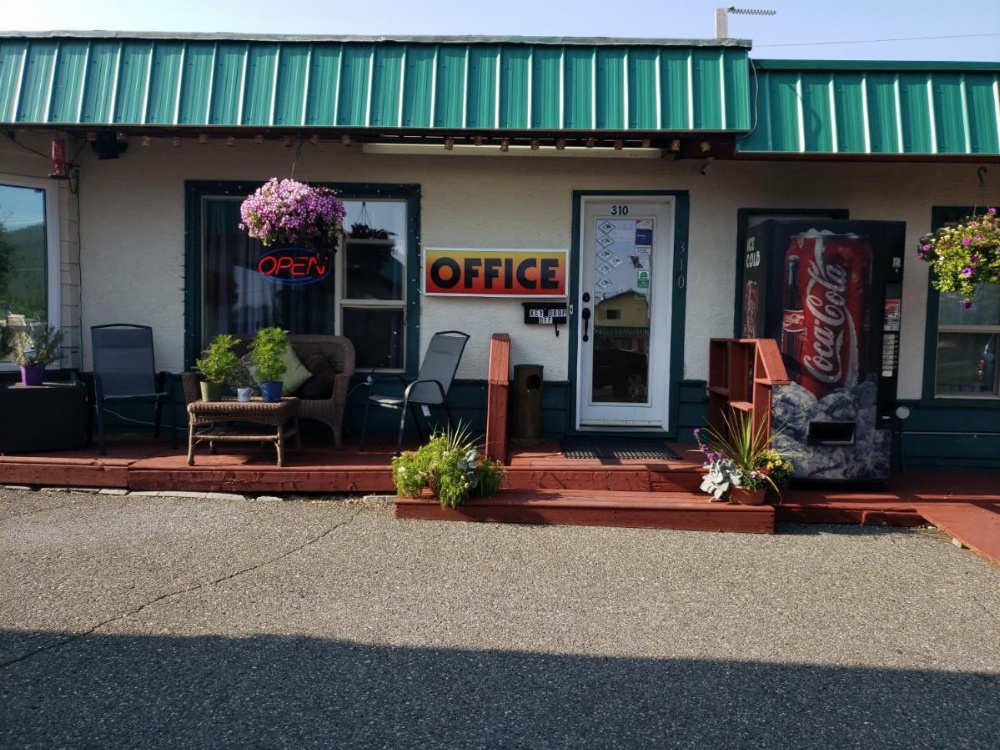 100 Mile Motel & RV Park Image 23