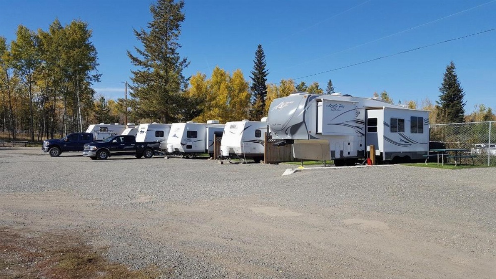 100 Mile Motel & RV Park Image 29
