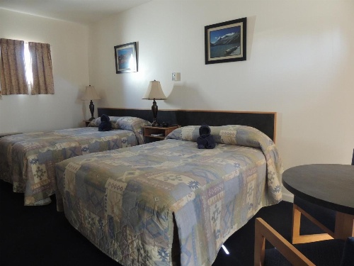 100 Mile Motel & RV Park image 4