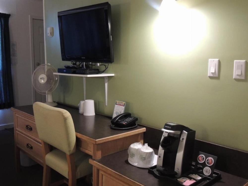 100 Mile Motel & RV Park Image 41