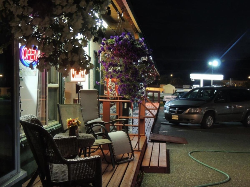 100 Mile Motel & RV Park Image 49