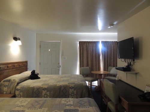100 Mile Motel & RV Park image 6