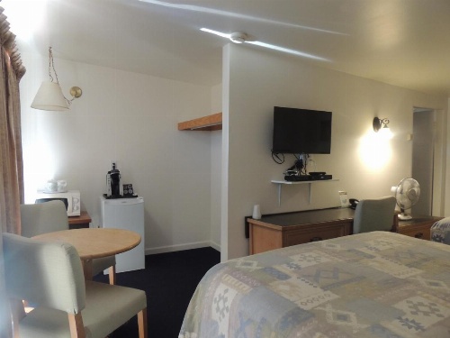 100 Mile Motel & RV Park image 7